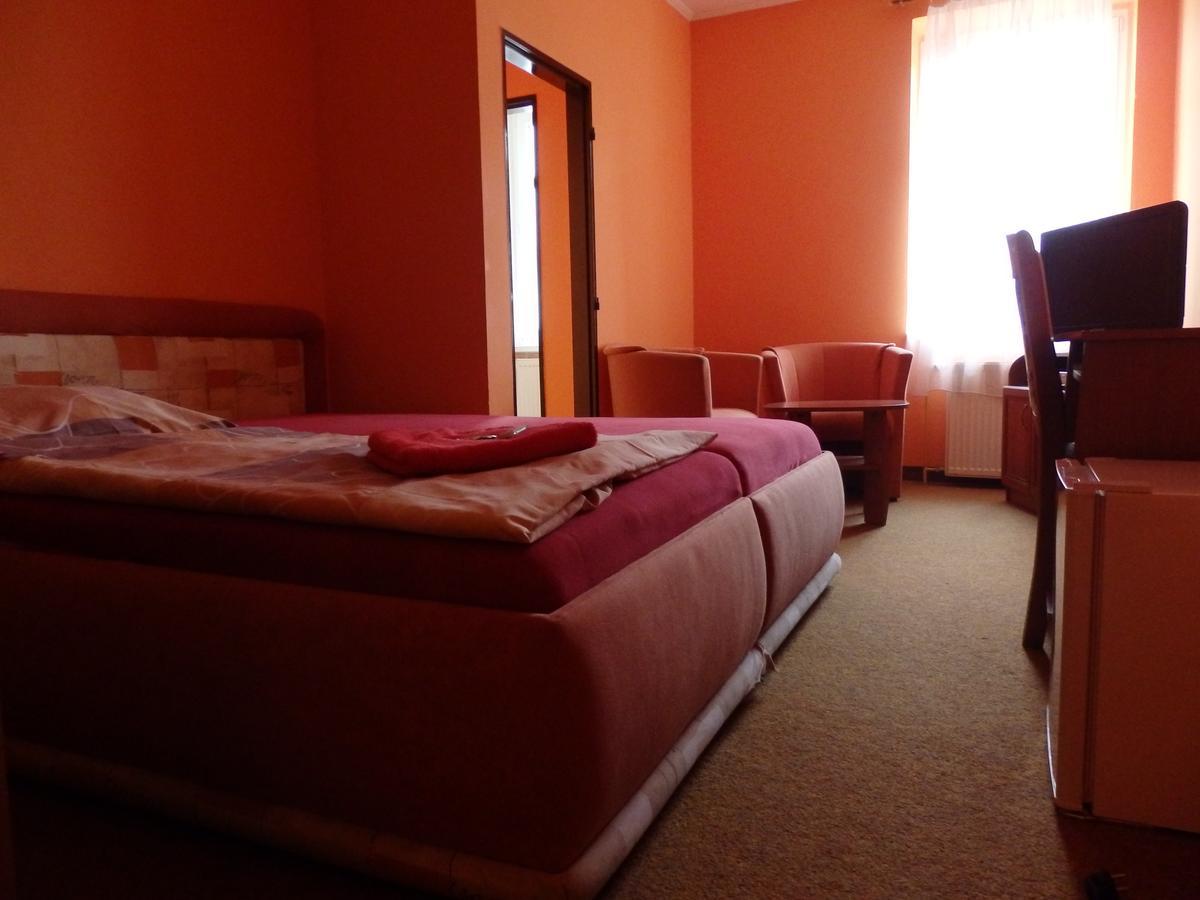 Hotel Zlaty Kriz Cieplice Zewnętrze zdjęcie